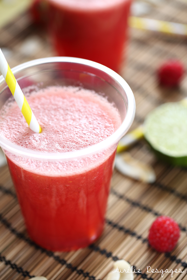 smoothie à l'eau de coco fraises framboises