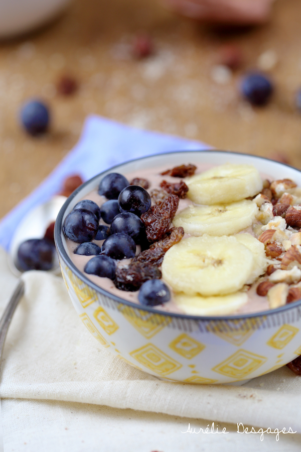 smoothie bowl bananes raisins noisettes